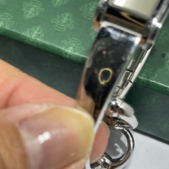 Gucci Bangle Watch size 6 inches comes with box.Preloved. - Picture 16 of 16